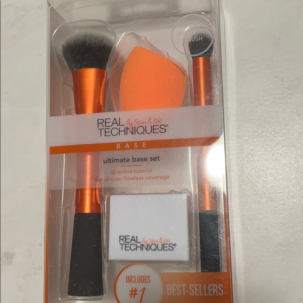 REAL TECHNIQUES BRUSH SET